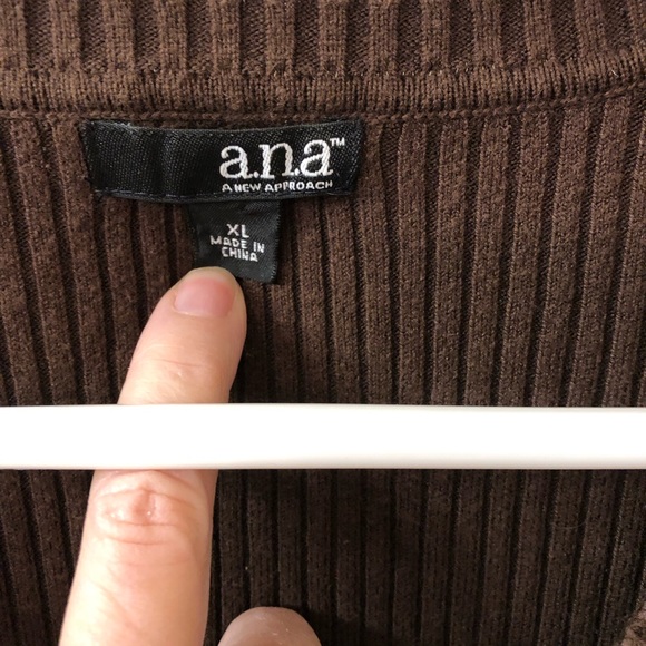 Rich brown woman’s sweater. - Picture 2 of 4